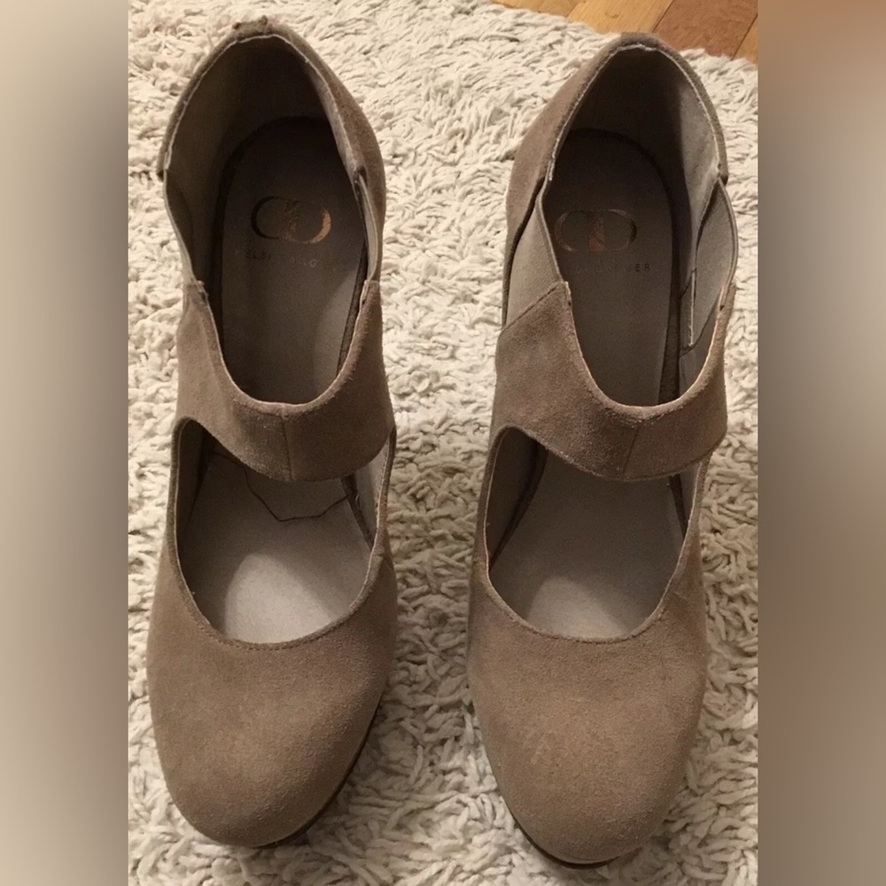 KELSEY DAGGER Trinny beige tan suede leather platform shoes heels 8.5 M